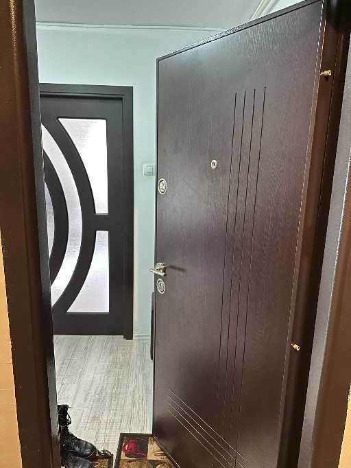 Proprietar, apartament cu 3 camere decomandat, situat vis a vis de IPJ Bacău
