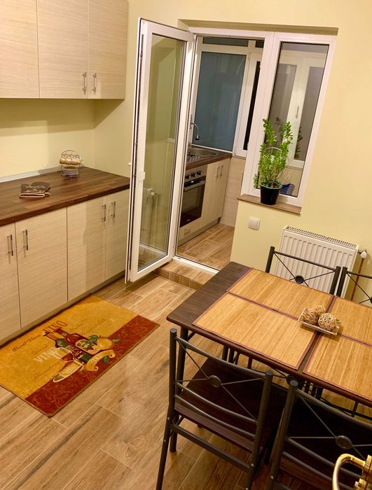 Închiriez apartament 3 camere, decomandat, etaj 2/4, Gheorghe Doja, Pitești