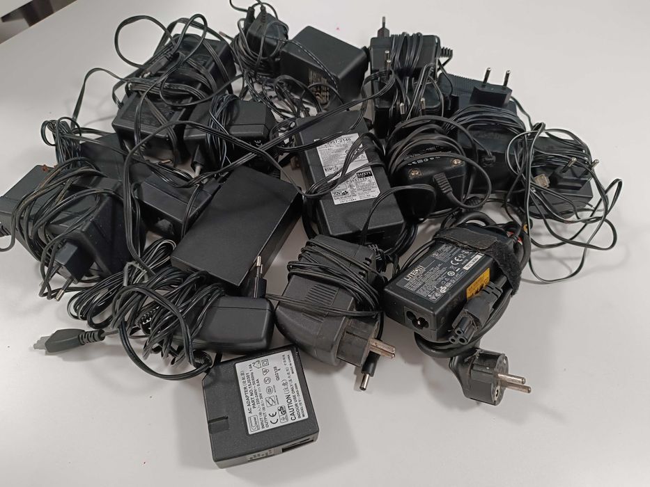 Adaptoare alimentare AC/DC 5V, 9V, 12V, 15V, 16V, 30V, 32V