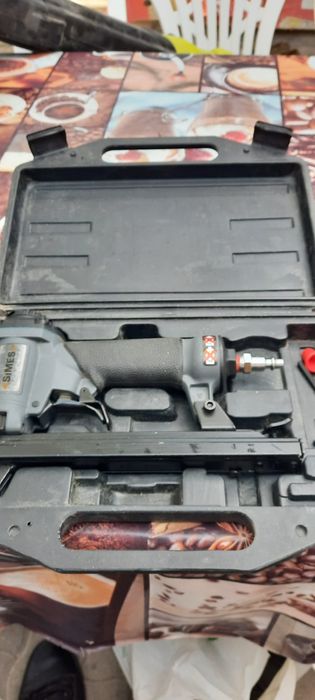 Vând  mașini de găurit