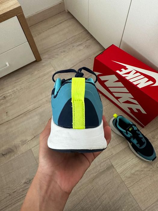 Vând adidași Nike