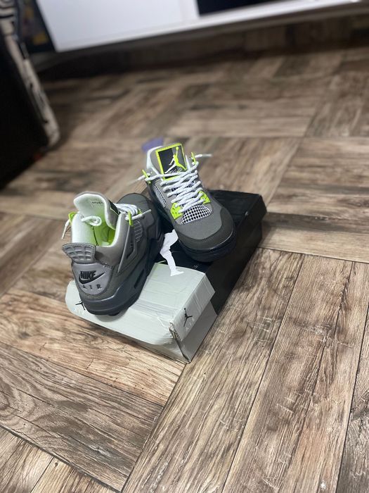 Air Jordan 4 Retro