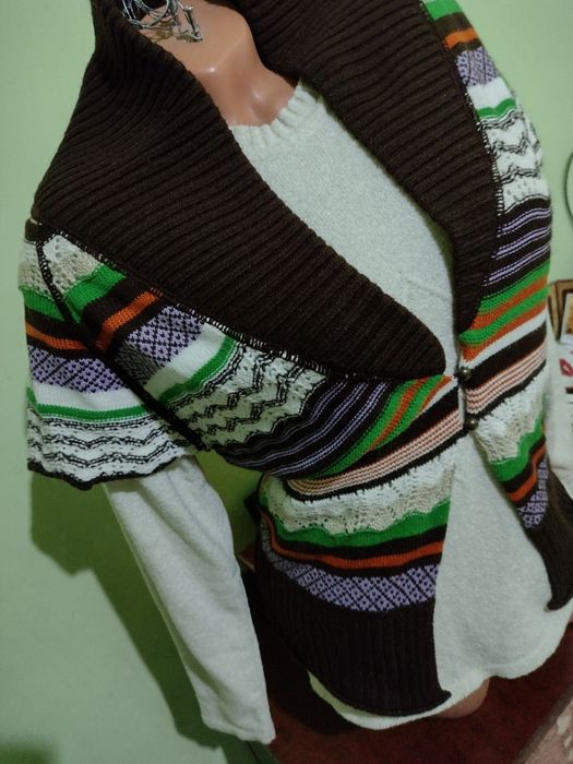 Pulovere pentru anotimp rece, vesta, bluze, pantaloni3/4, preturi mici