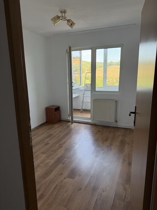 Vand apartament cu 2 camere
