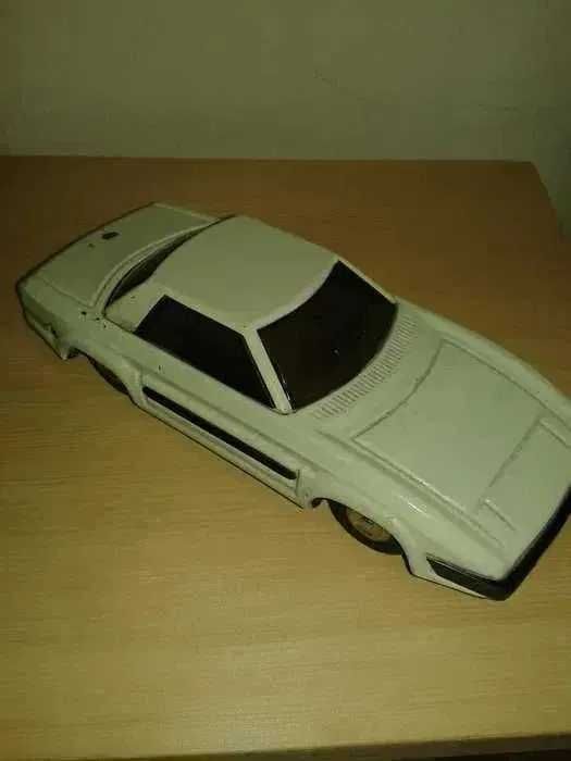 Masinuta fabricata din tabla anii 80