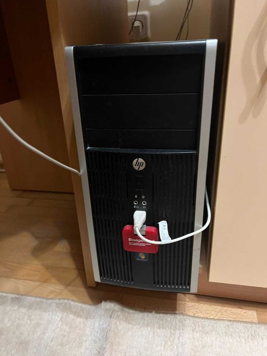 Продавам Настолен компютър-HP