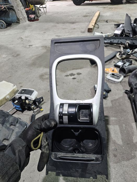 Конзола за Porsche Cayenne 2010г.