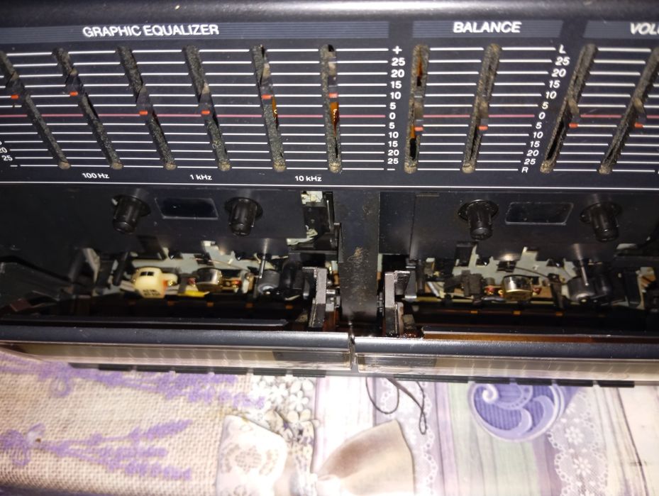 Ретро уредба грамофон, касетофон,радио