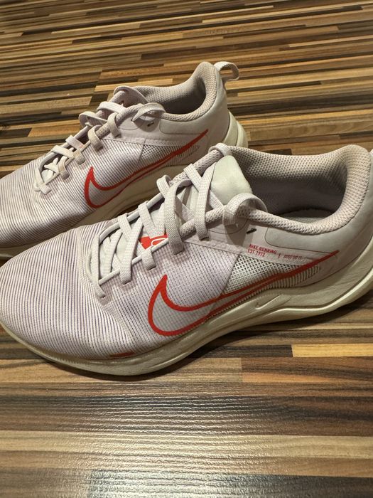Adidasi nike.