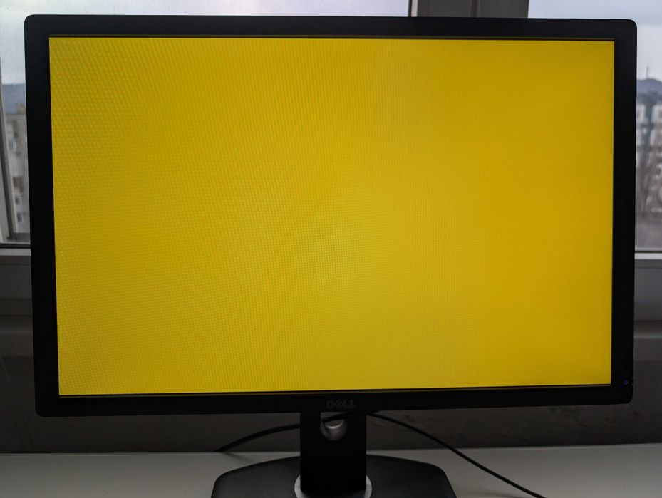 Dell UltraSharp U2412M 24'' LED професионален монитор