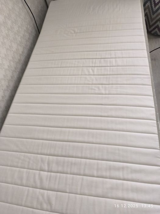 Продам кровать 90/200 с матрасом Икея