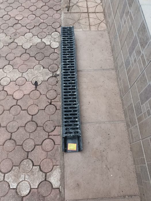 Vând 12 buc rigole plastic pentru scurgere apa pluviala