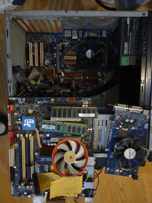 Lot Componente PC Retro + 2 Monitoare Philips - 200 lei TOTUL