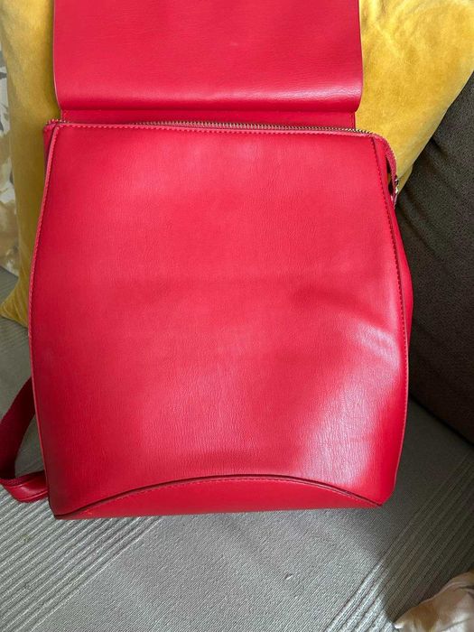 Дамска раница червена