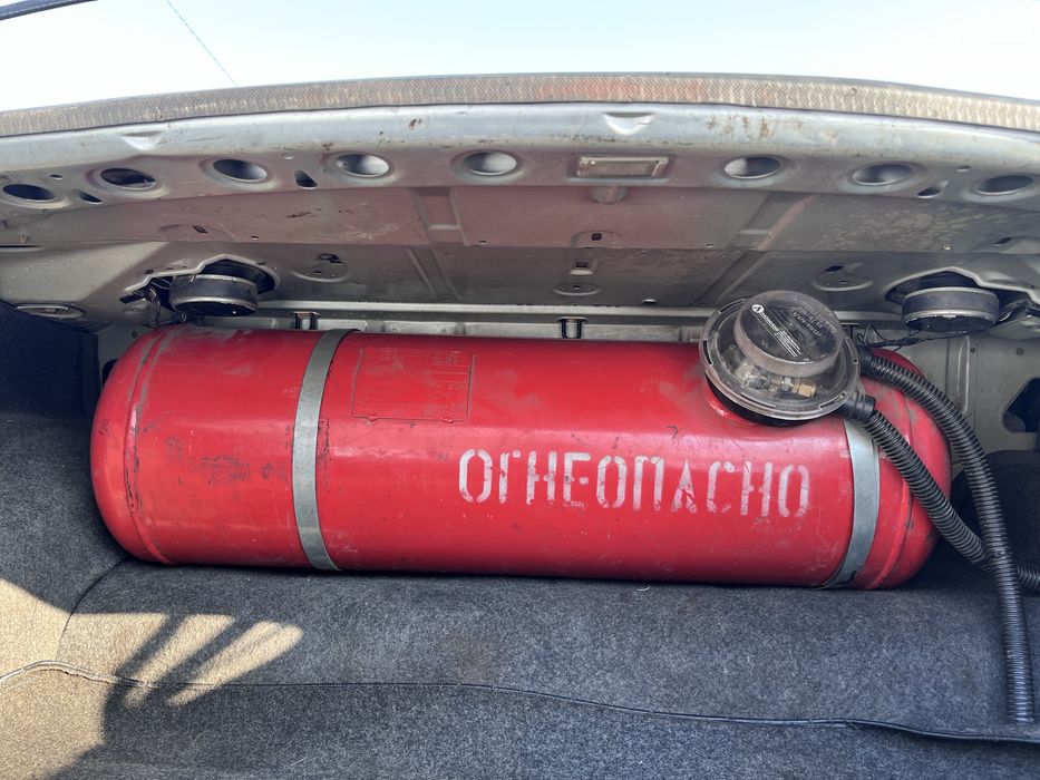 Машина Audi 100 c4