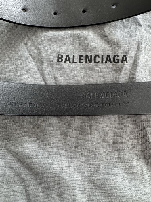 Оригинален дамски колан BALENCIAGA . Цена 90€ .