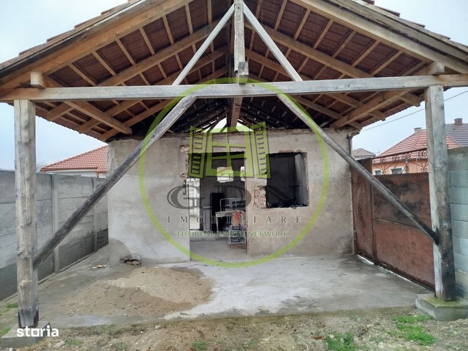 Casa cu o camera si curte individuala