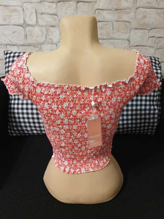 Top Supre,marimea M si L dar merg mai mic,noi cu eticheta