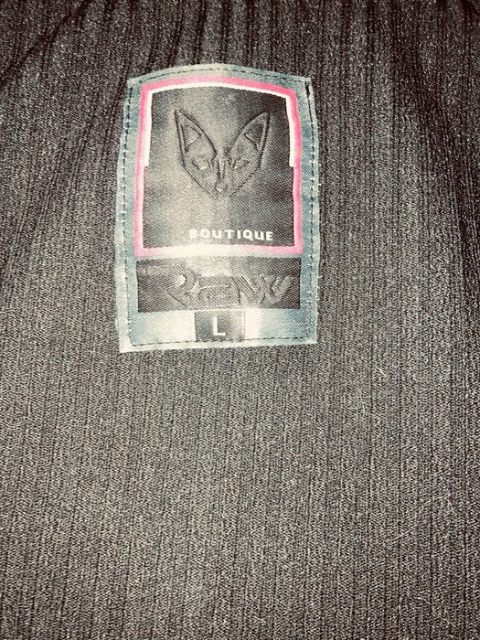 Страхотна спортна рокля с цип отпред