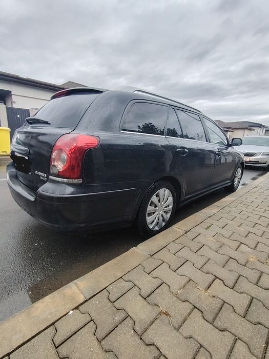 Vând Toyota Avensis avariat