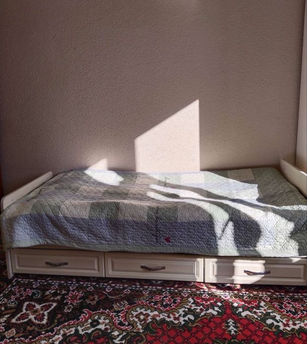 Спальный гарнитур в детскую комнату