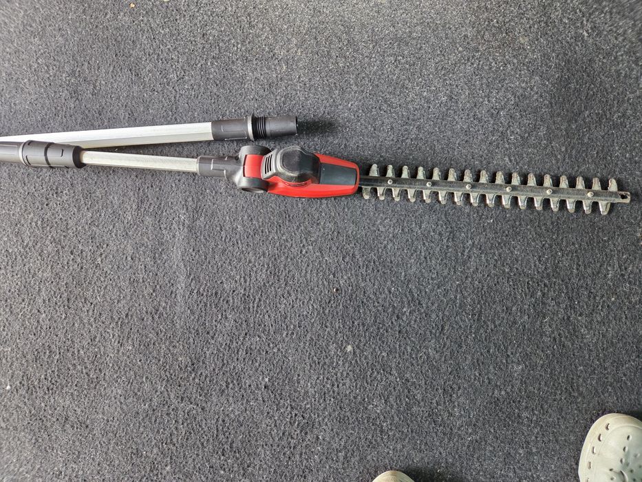 Trimmer telescopic pe acumulator