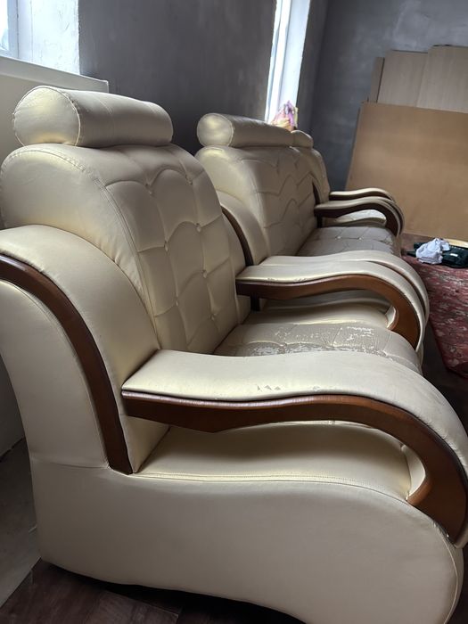 Диван кожанный