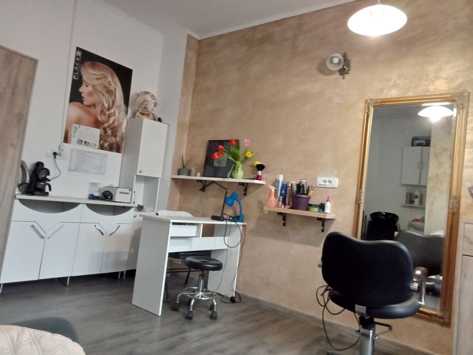 Închiriez post de Manichiură și Cosmetică