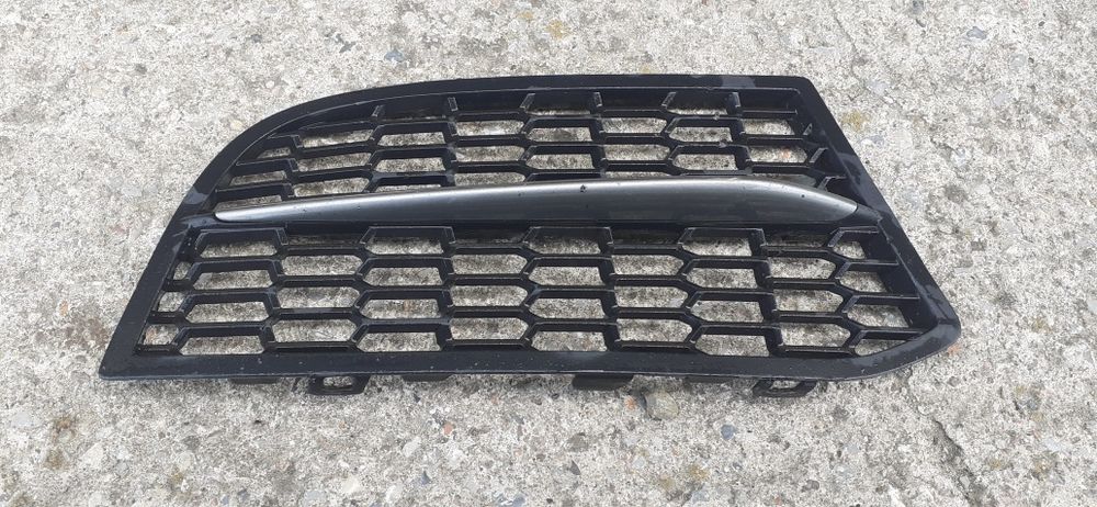 Дясна Решетка За Предна Броня  BMW F10 F11  M-Sport  2009-2017 Година