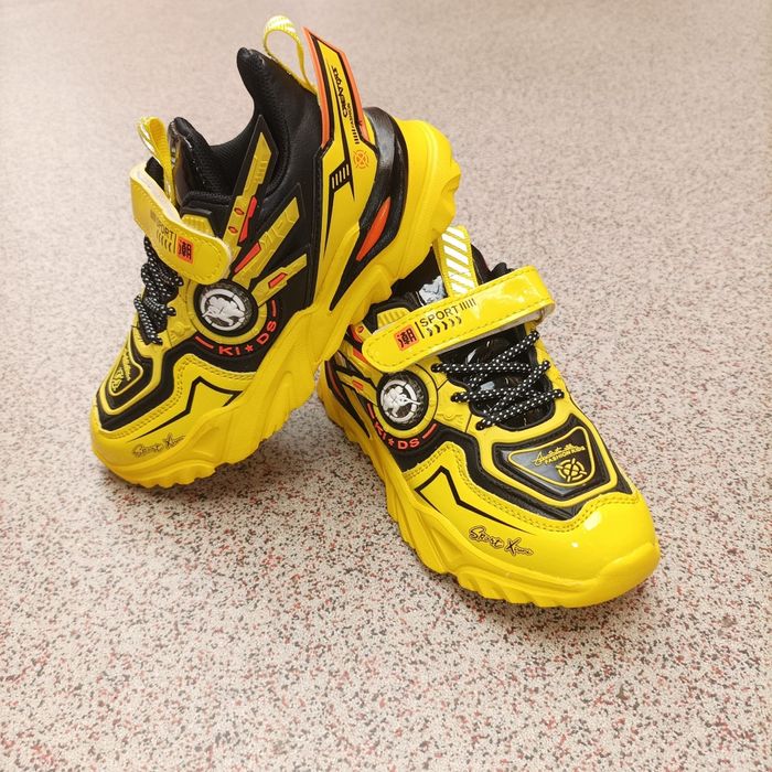 Livrare GRATUITA pana pe 24.12.2023   80lei perechea,Adidas băieți gal