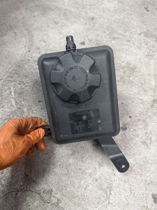 Казанче антифриз БМВ Е60 Е61 бензин