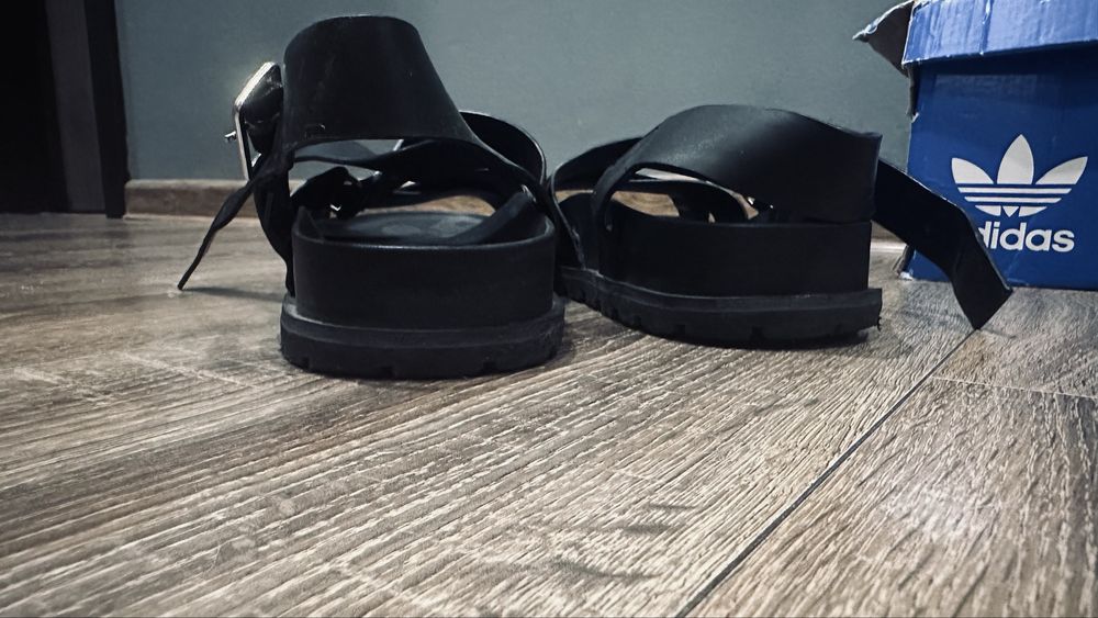 кожени сандали Zara