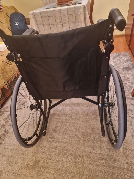 Scaun cu rotile din otel NextFarma®, sezut 46 cm, pliabil