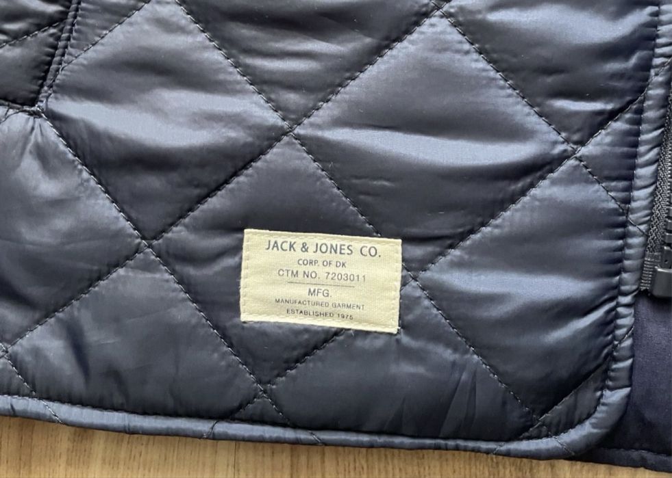 JACK & JONES /мъжки елек/грейка S