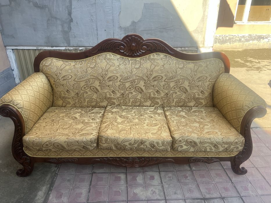 Продается диван для гостинной!