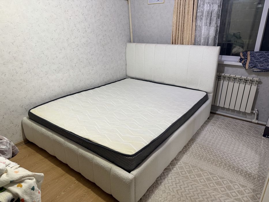 Продам кровать цена 100.000 тыс продаем связи с переездом