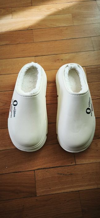 Домашни топли пантофи