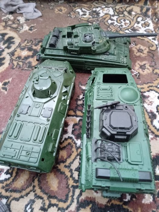 Цена за всё.Продаю детский военный набор техники