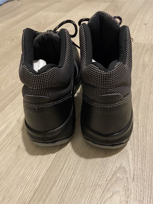 Продам ботинки мужские