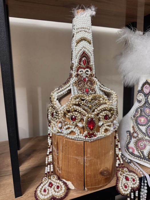 Қолдан жасалған қазақы сәукеле сатылады