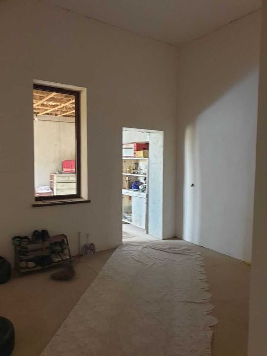 Hovli 8 sotix sotiladi