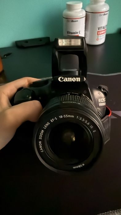 Aparat foto canon 1100D