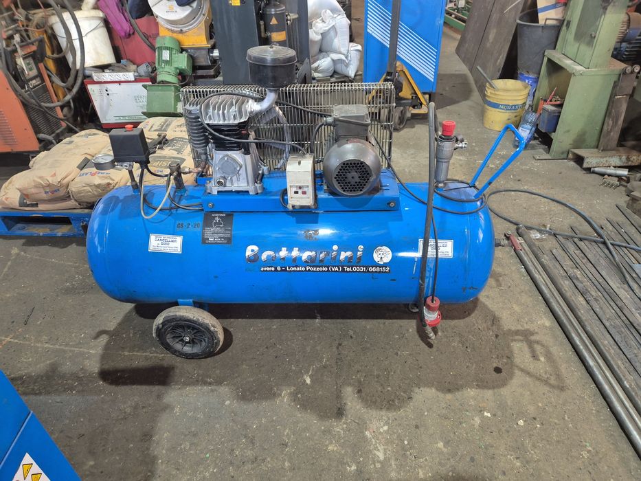 Compresor la pistoane 2,2 kw 380v