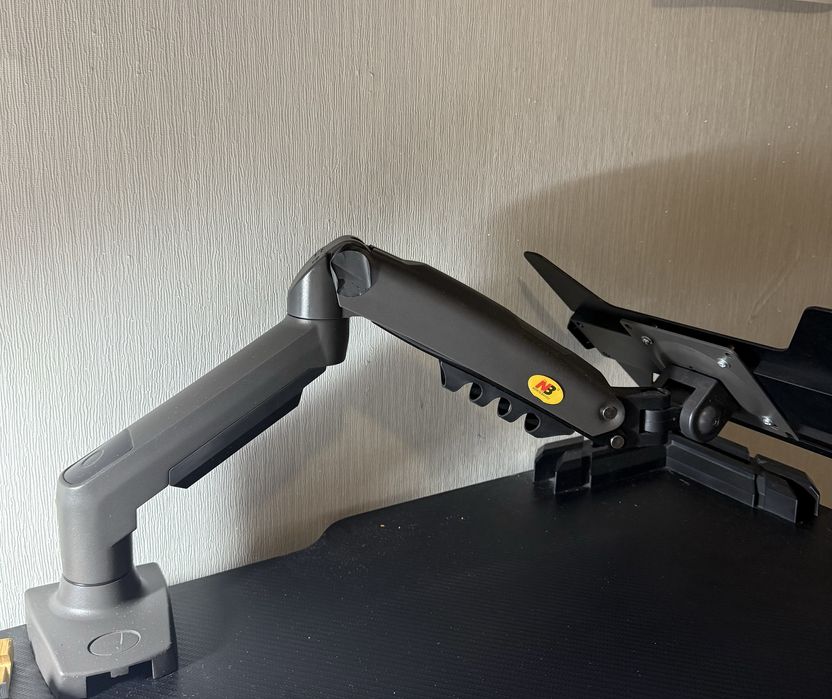 Кранштеин вместе с подставкой для ноутбука