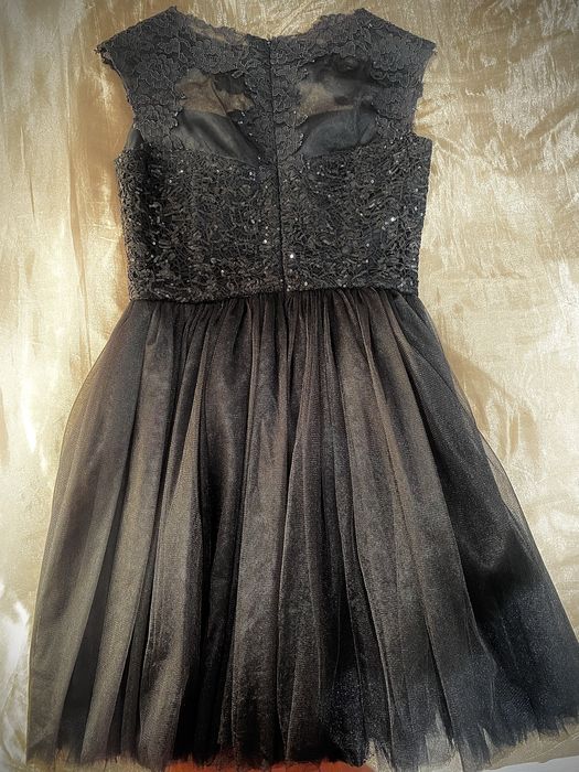 Продавам официална рокля