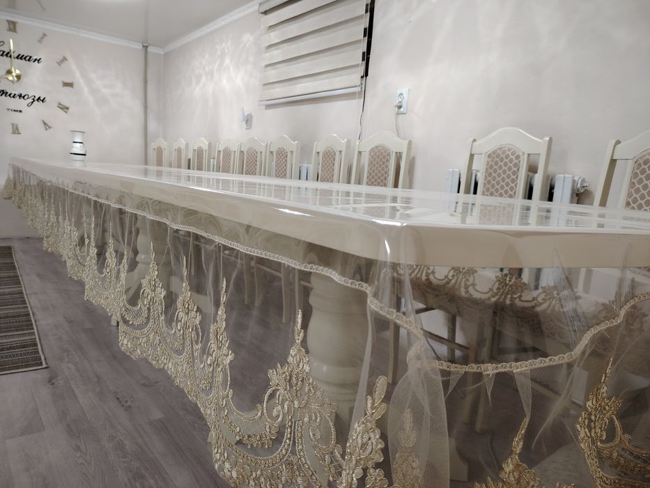 Стол со стульями