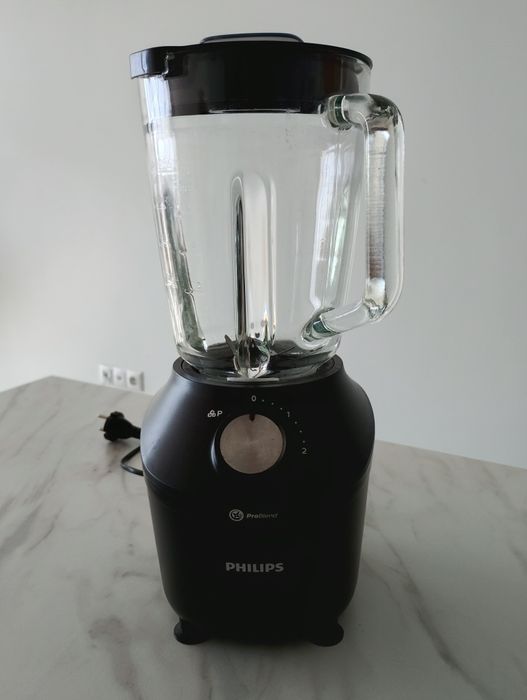 Philips блендер със стъклена кана