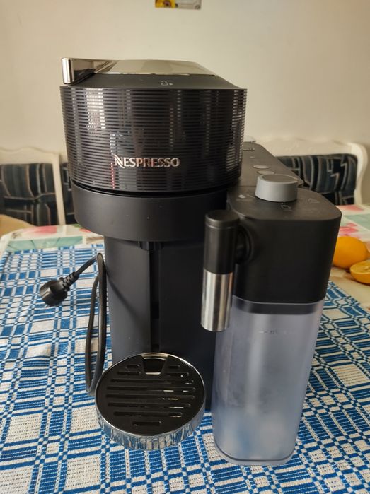 Espressor capsule Nespresso Vertuo Latissima