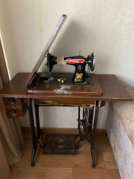 Продам Швейнаю машинку