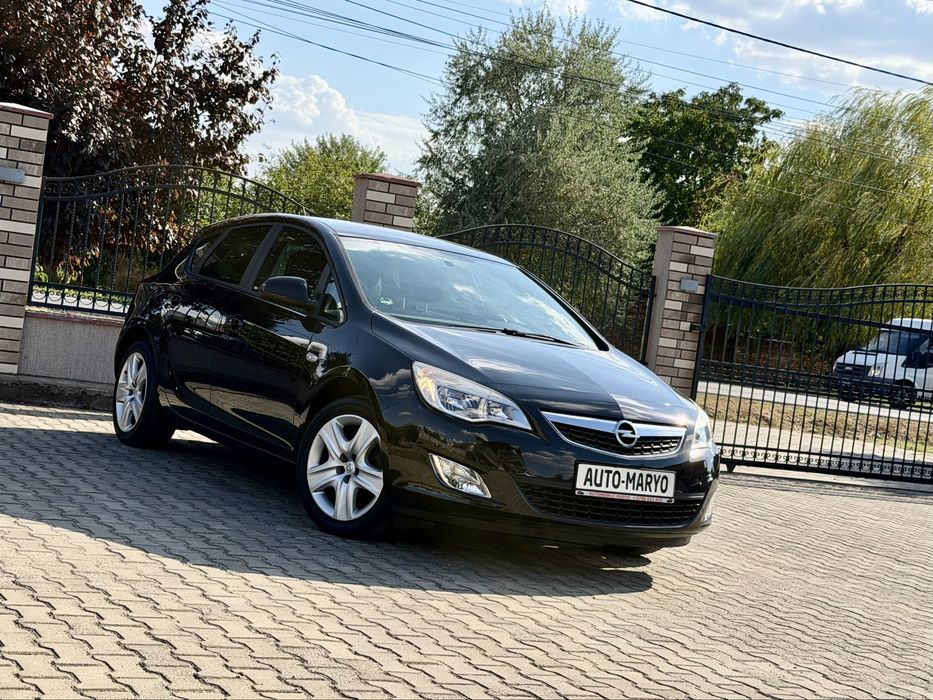 Opel Astra J Ecoflex Benzina Posibilitate Rate / Garantie / Buy-Back / Livrare